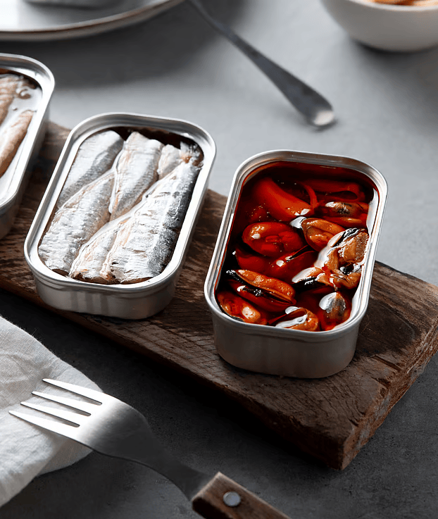 Storing very sour or acidic foods (such as tomato soup, vinegared salads, or pickles) for a long time may cause a slight change in flavor in((Steel o