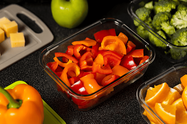 The biggest weakness of glassware is its fragility. ((Steel or glass containers—which is safer for storing food))
